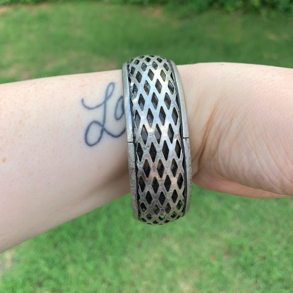 3D  Metal Trellis Bangle Bracelet - Picture 7 of 11
